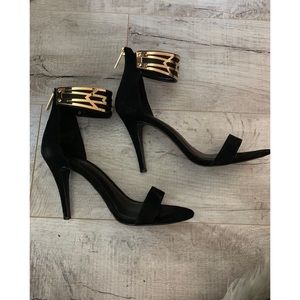 Also heels with gold ankle band
